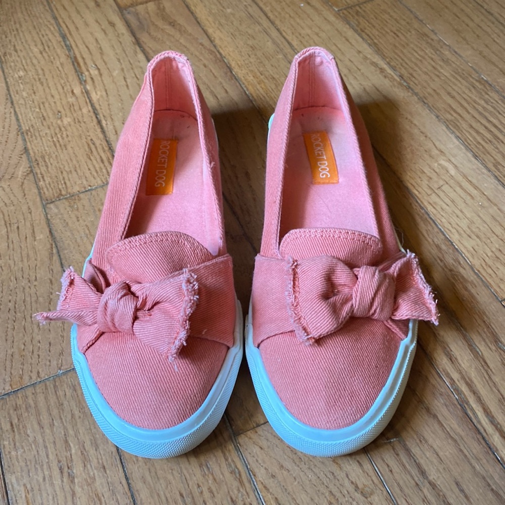❤️❤️Rocket canvas bowed slip on shoes - size 8 coral
